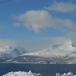 Jaktstuga Lyngenfjord, Froyas Hus *