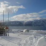 Lyngenfjord, Froyas Hus Lodge *
