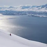 Lyngenfjord, Froyas Hus *
