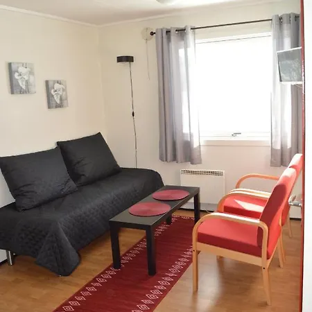 Lyngenfjord, Froyas Hus 山林小屋 *