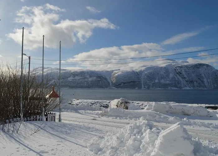 Lyngenfjord, Froyas Hus 롯지 *