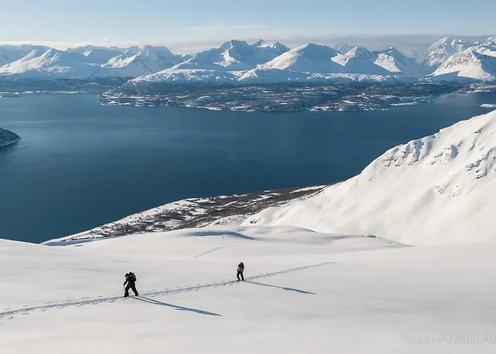 Lyngenfjord, Frøyas Hus Lodger