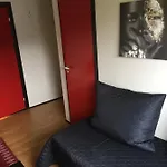 Lyngenfjord, Frøyas Hus Lodger
