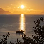 Lyngenfjord, Frøyas Hus *