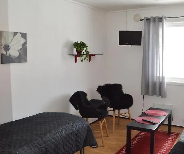 Lodger Lyngenfjord, Frøyas Hus