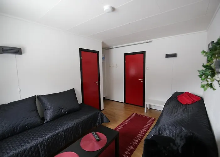 Lyngenfjord, Frøyas Hus Lodger *